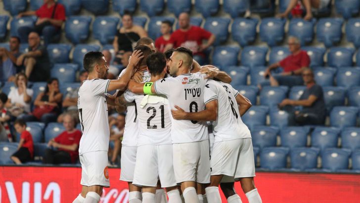 שחקני נס ציונה חוגגים