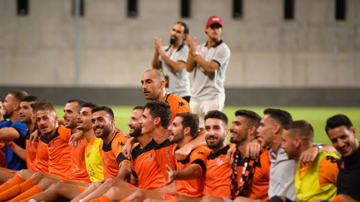 שחקני בני יהודה חוגגים