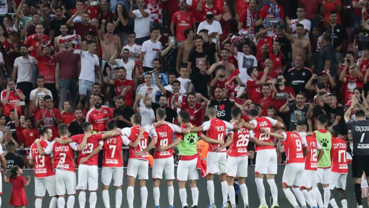 שחקני הפועל באר שבע חוגגים