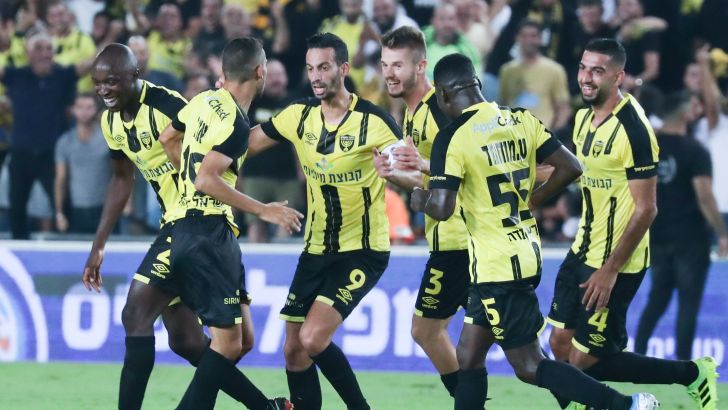 שחקני בית"ר ירושלים חוגגים