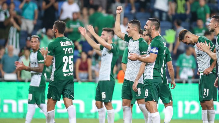 שחקני מכבי חיפה חוגגים