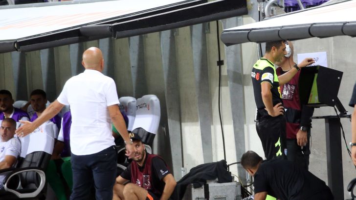 אלי חכמון, בדיקת VAR