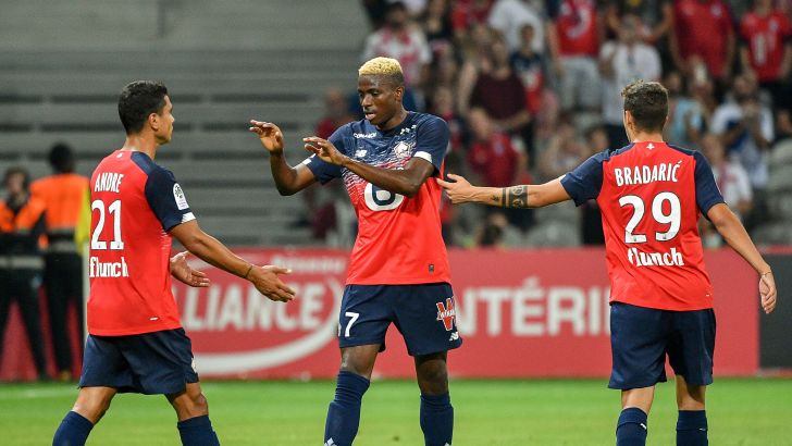 שחקני ליל חוגגים