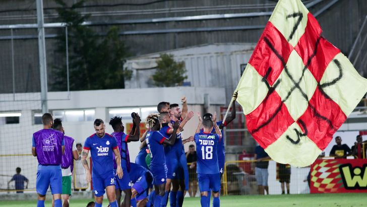 שחקני מ.ס אשדוד חוגגים