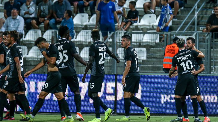 שחקני הפועל כפר סבא חוגגים