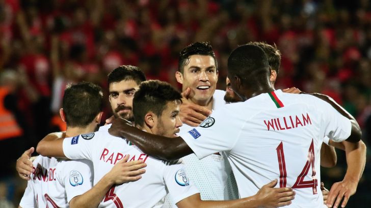 שחקני נבחרת פורטוגל חוגגים