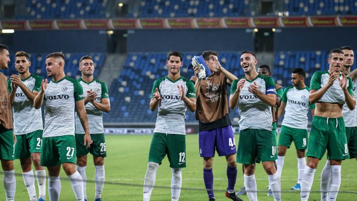 שחקני מכבי חיפה חוגגים