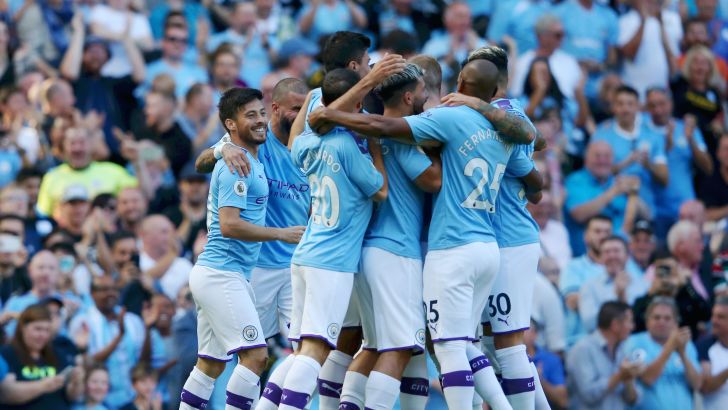 שחקני מנצ'סטר סיטי חוגגים