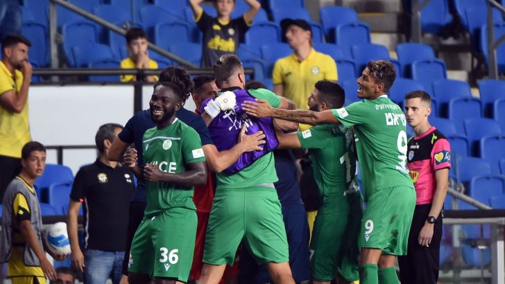 שחקני הפועל כפר סבא חוגגים