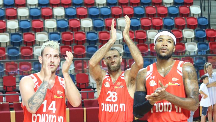 רביב לימונד עם שחקני נס ציונה