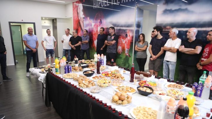 הפועל תל אביב בהרמת כוסית