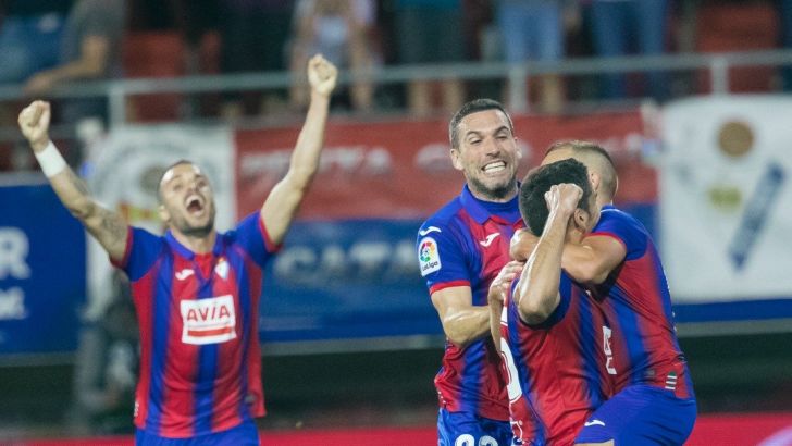 שחקני אייבר חוגגים