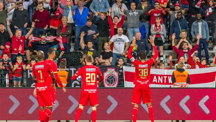 שחקני אנטוורפן חוגגים