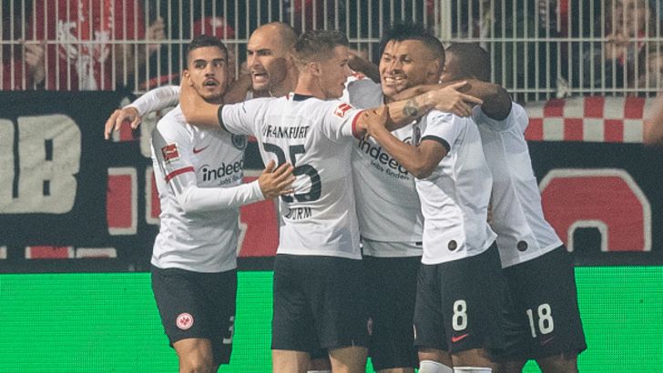 שחקני איינטרכט חוגגים