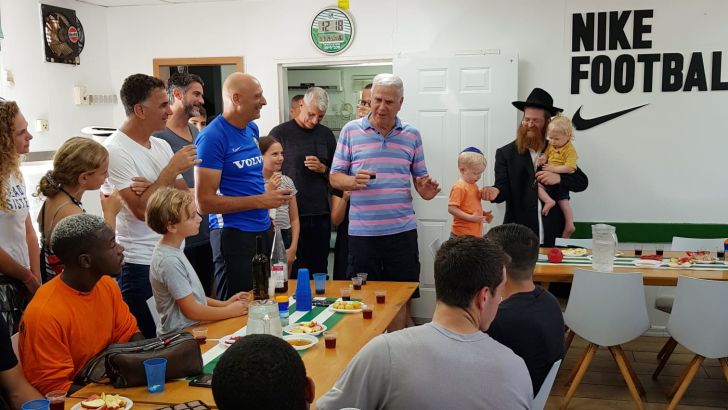 יעקב שחר בהרמת כוסית לראש השנה