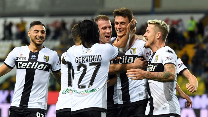 שחקני פארמה חוגגים