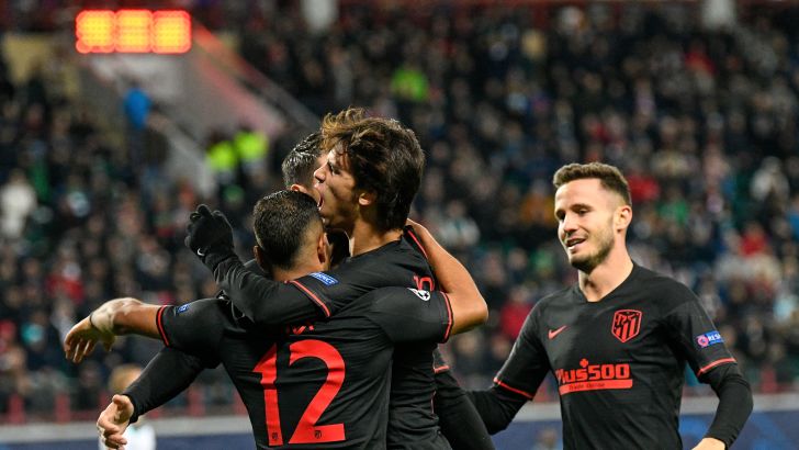 ז'ואאו פליקס חוגג עם שחקני אתלטיקו מדריד