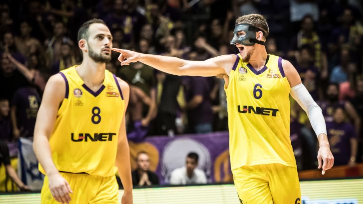 טי.ג'יי קליין, עמית שמחון