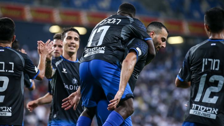 שחקני הפועל באר שבע חוגגים