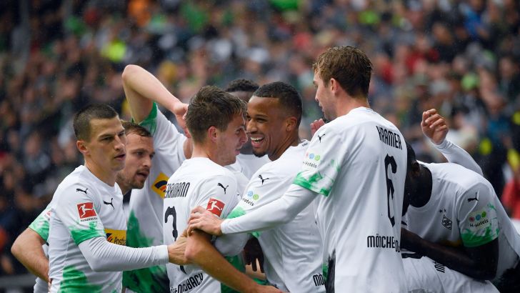 שחקני מנשנגלדבאך חוגגים