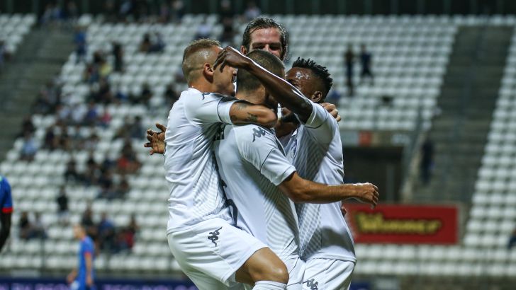 שחקני קריית שמונה חוגגים