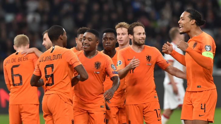 שחקני הולנד חוגגים