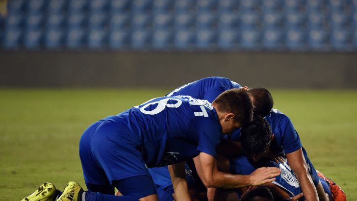 שחקני מכבי פתח תקווה חוגגים