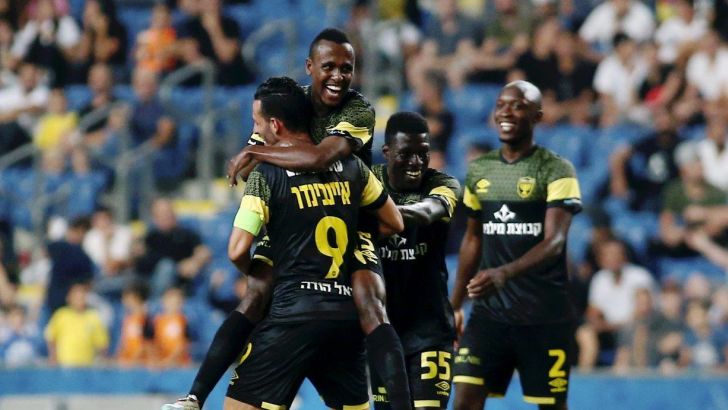 שחקני בית"ר ירושלים חוגגים