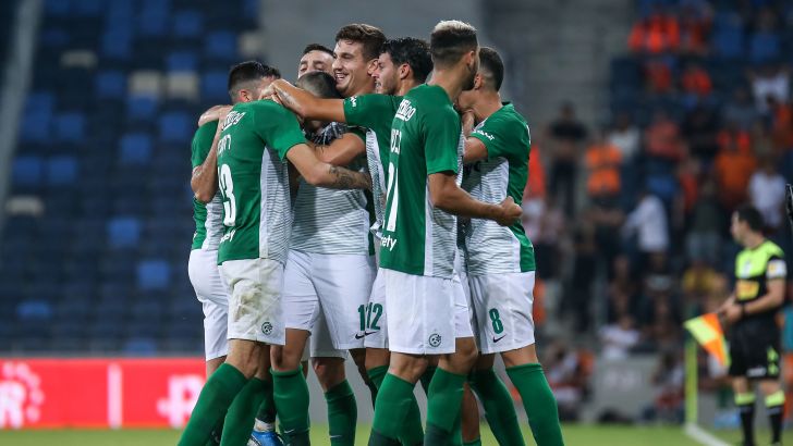 שחקני מכבי חיפה חוגגים