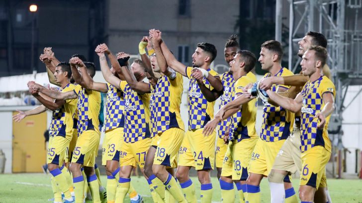 שחקני מכבי תל אביב חוגגים