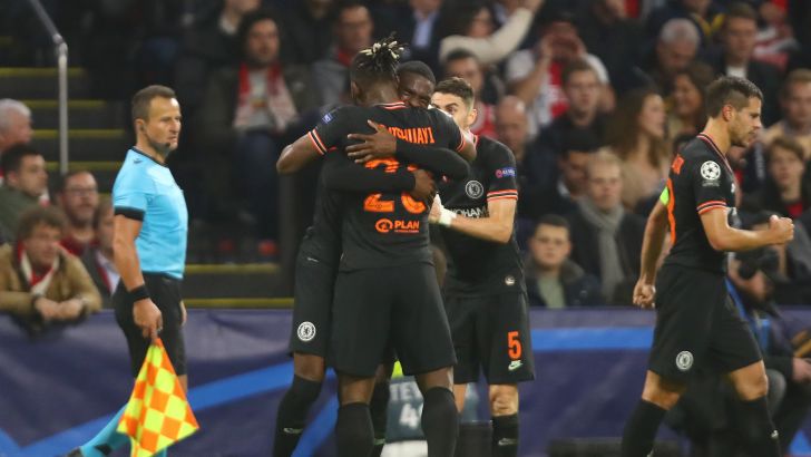 שחקני צ'לסי חוגגים