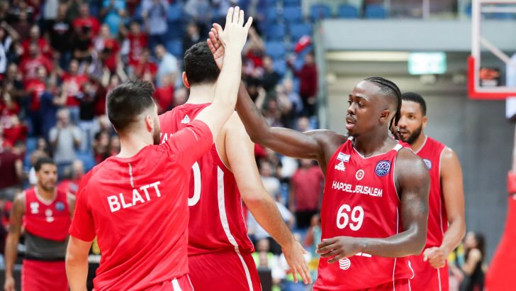 ג'ייקובן בראון, תמיר בלאט