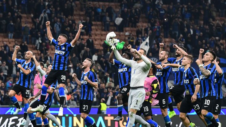 שחקני אינטר חוגגים