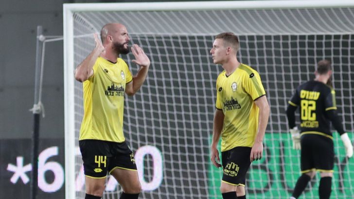 רומן גולוברט, יובל שדה