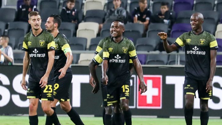 שחקני בית"ר ירושלים חוגגים