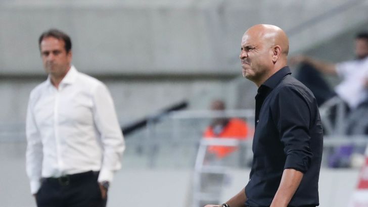 יוסי אבוקסיס, רוני לוי