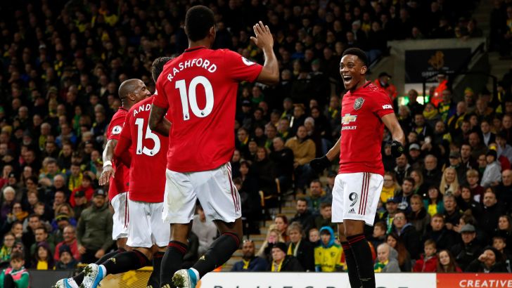 שחקני מנצ'סטר יונייטד חוגגים