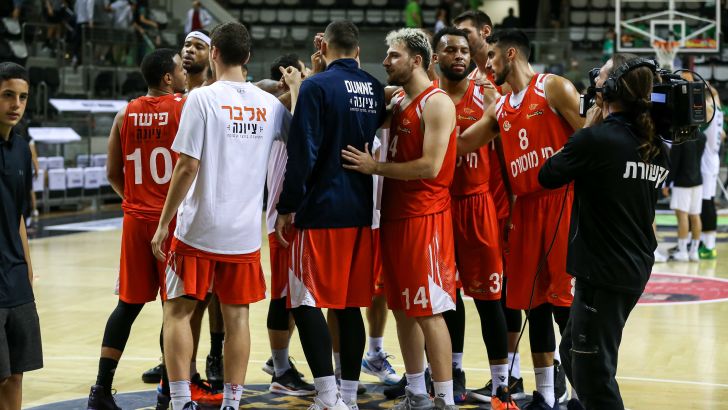 שחקני נס ציונה חוגגים