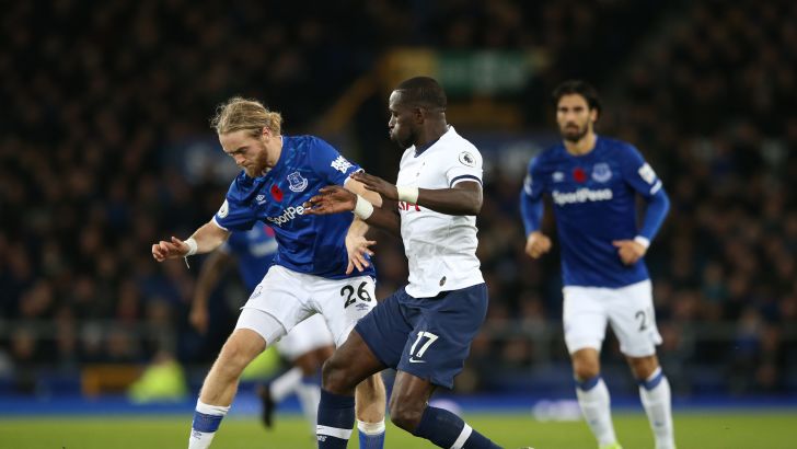 מוסא סיסוקו, טום דיוויס