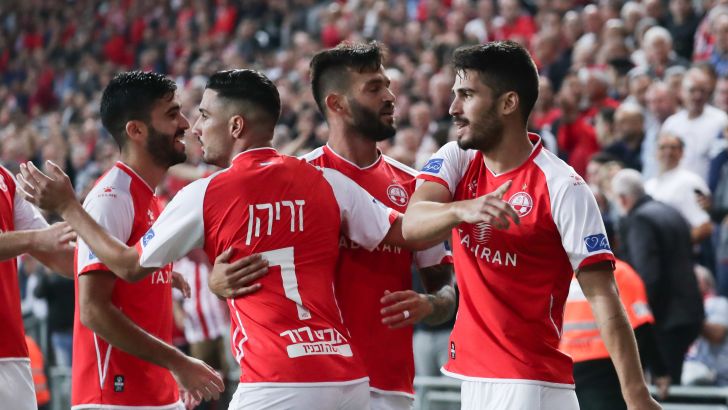 שחקני הפועל באר שבע חוגגים