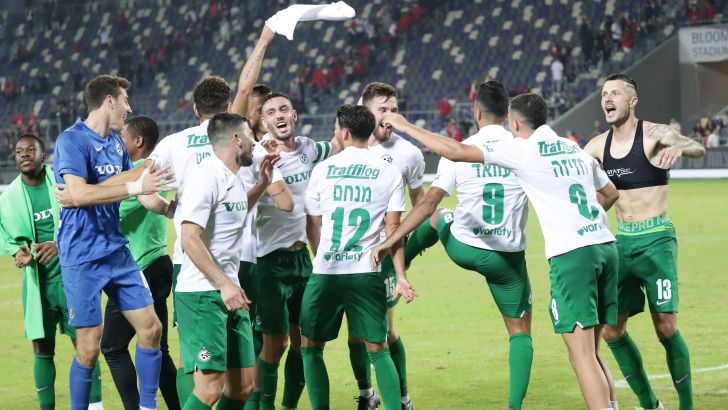 שחקני מכבי חיפה חוגגים