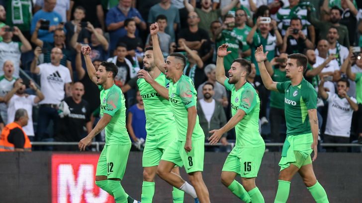 שחקני מכבי חיפה חוגגים