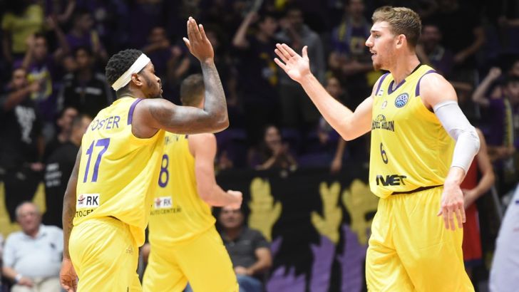 מרקוס פוסטר, טי ג'יי קליין