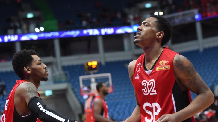 לנזל סמית' ג'וניור, מארק ליונס