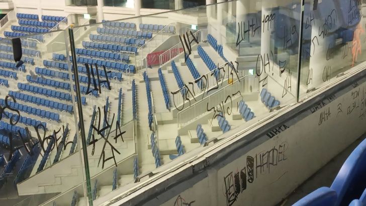 הנזק שנגרם לארנה על ידי אוהדי הפועל ת"א