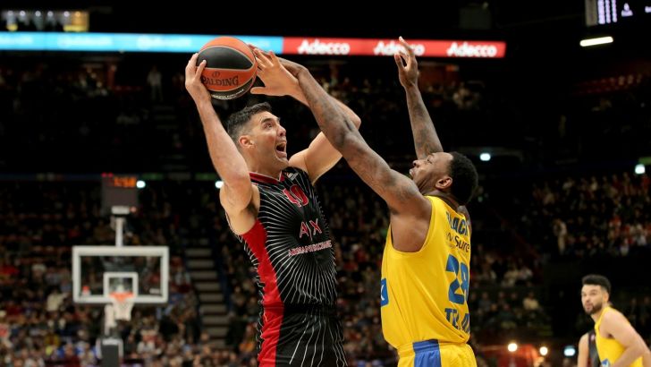 לואיס סקולה, טאריק בלאק