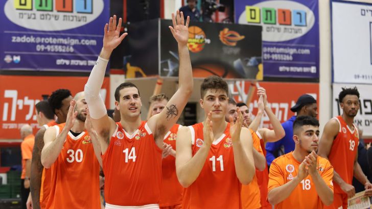 שחקני מכבי ראשון לציון חוגגים