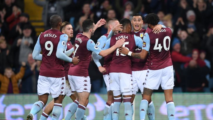 שחקני אסטון וילה חוגגים