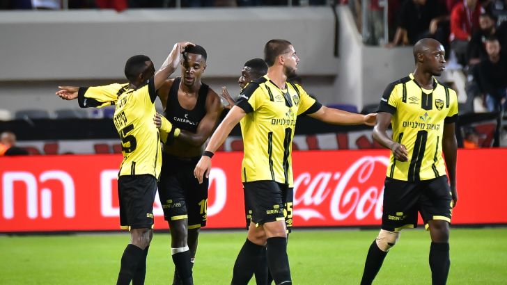 שחקני בית"ר ירושלים חוגגים