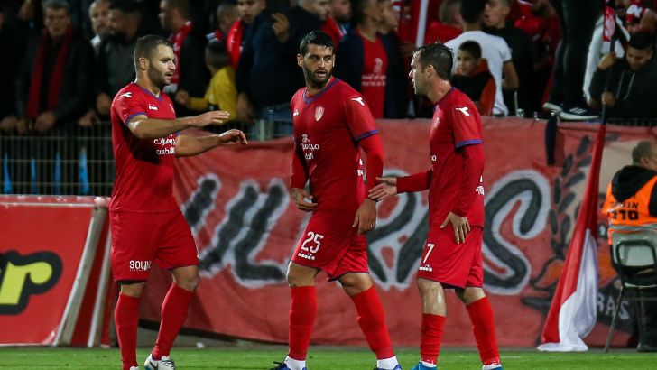 שחקני הפועל אום אל פאחם חוגגים